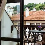 бялата къща Πανσιόν