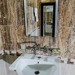 бялата къща 3*