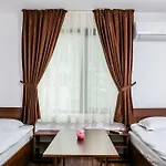 бялата къща Πανσιόν 3*