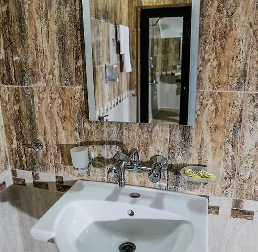 бялата къща 3*